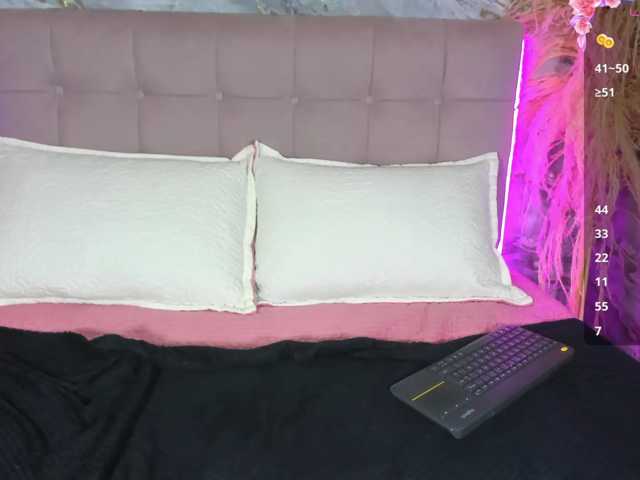 scarlet-snout live cam on BongaCams