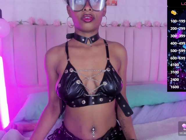 scarlet-snout live cam on BongaCams