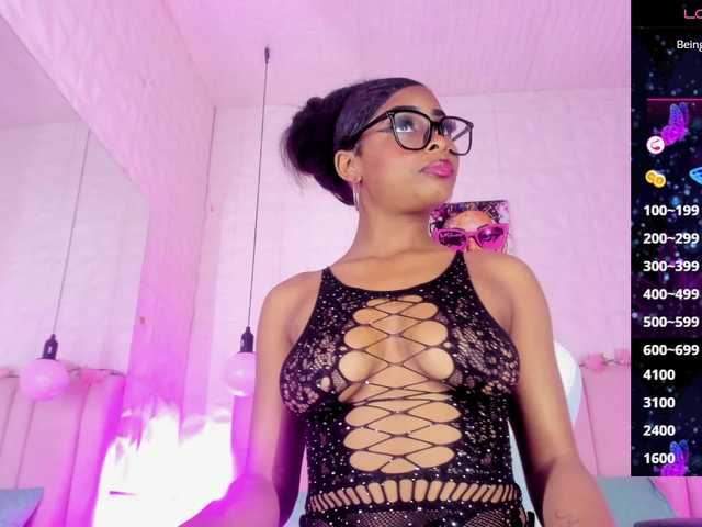scarlet-snout live cam on BongaCams