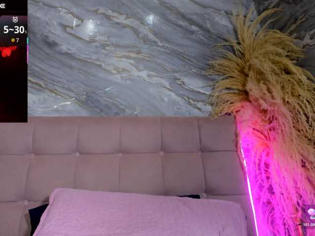 scarlet-snout live cam on BongaCams
