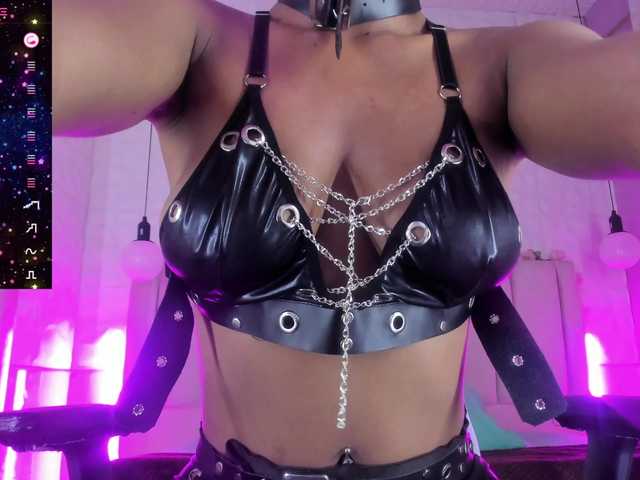 scarlet-snout live cam on BongaCams