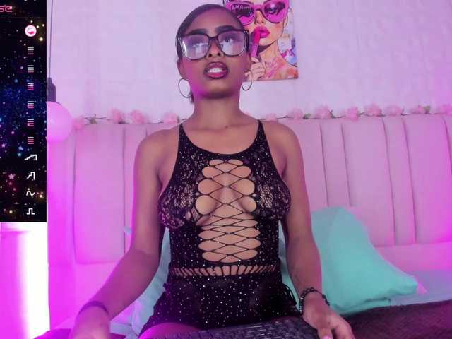 scarlet-snout live cam on BongaCams