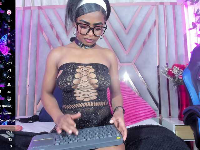 scarlet-snout live cam on BongaCams