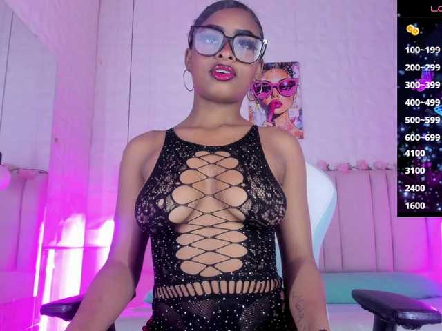 scarlet-snout live cam on BongaCams