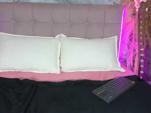 scarlet-snout live cam on BongaCams