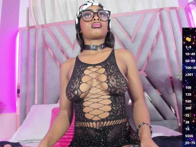 scarlet-snout live cam on BongaCams