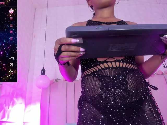 scarlet-snout live cam on BongaCams