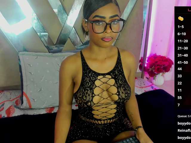 scarlet-snout live cam on BongaCams