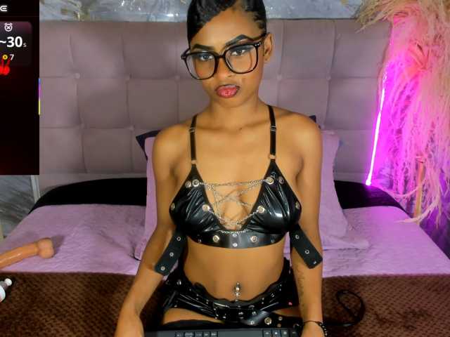 scarlet-snout live cam on BongaCams