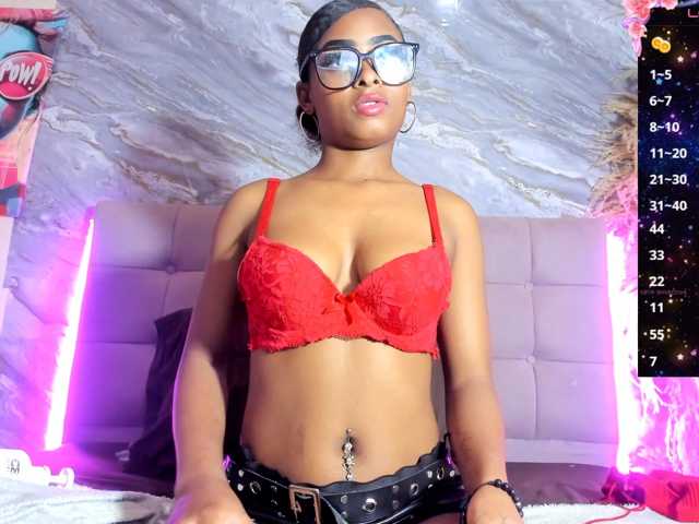 scarlet-snout live cam on BongaCams