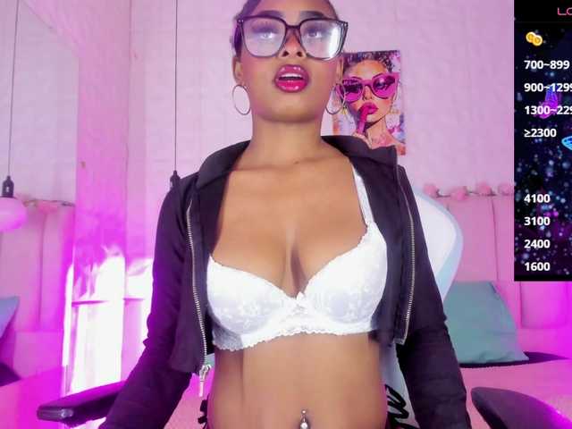 scarlet-snout live cam on BongaCams