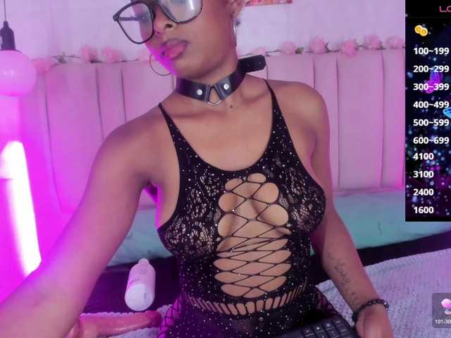 scarlet-snout live cam on BongaCams