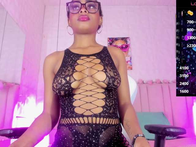 scarlet-snout live cam on BongaCams