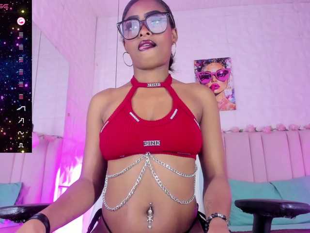 scarlet-snout live cam on BongaCams
