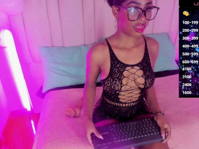 scarlet-snout live cam on BongaCams