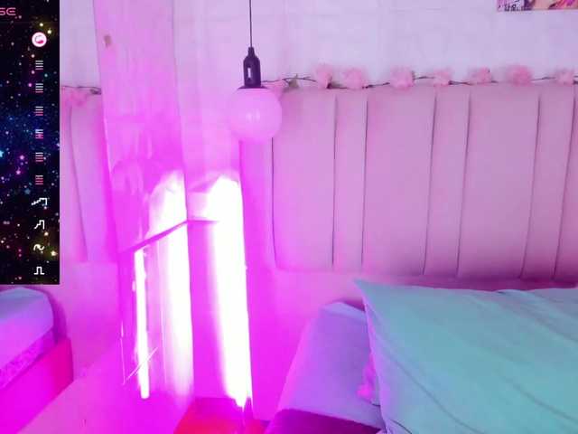 scarlet-snout live cam on BongaCams