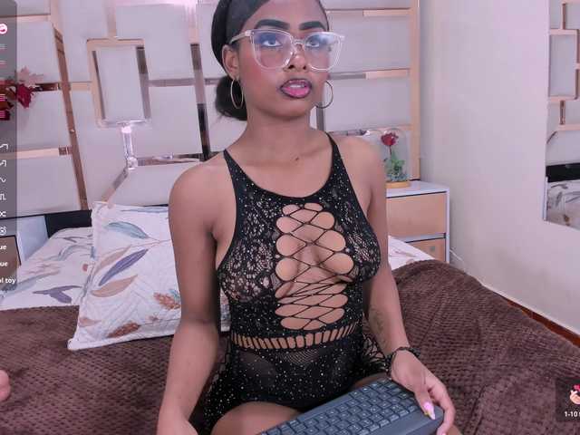 scarlet-snout live cam on BongaCams