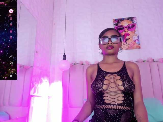 scarlet-snout live cam on BongaCams