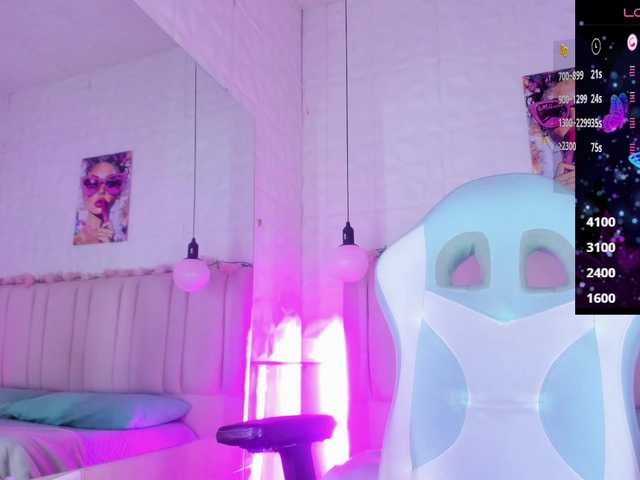 scarlet-snout live cam on BongaCams