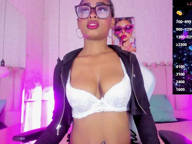 scarlet-snout live cam on BongaCams