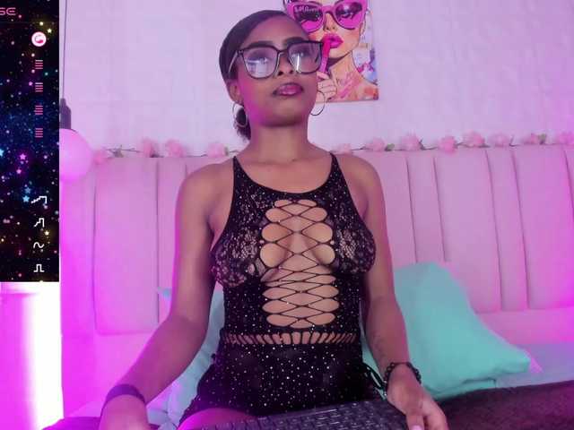 scarlet-snout live cam on BongaCams