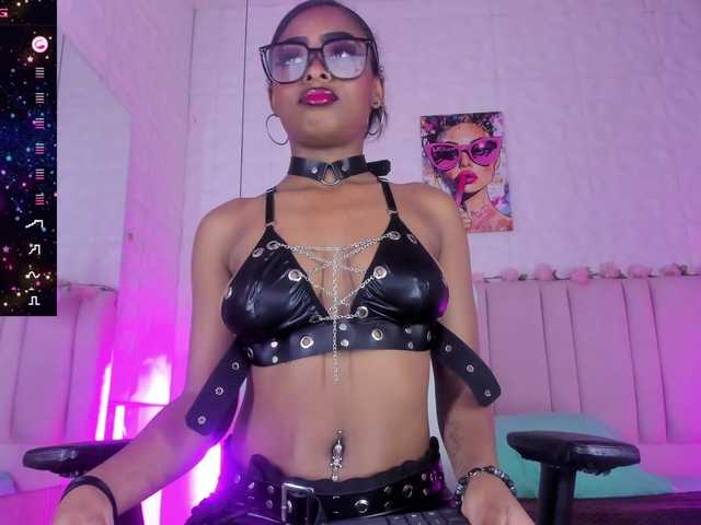 scarlet-snout live cam on BongaCams