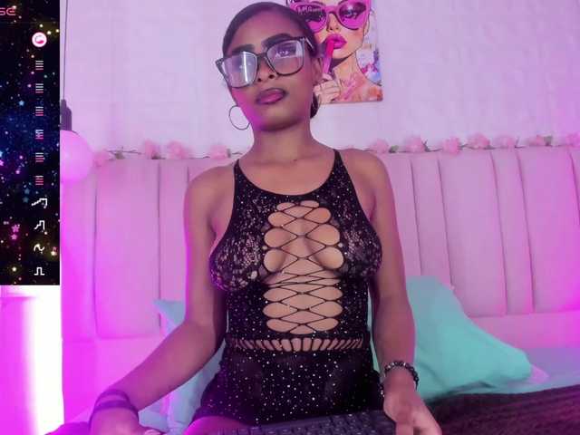 scarlet-snout live cam on BongaCams