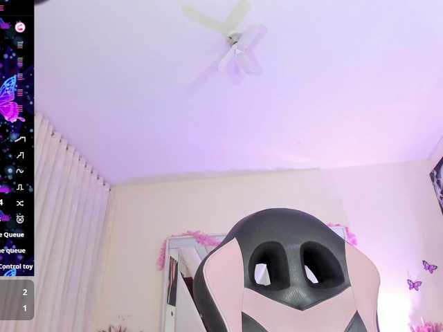 scarlet-snout live cam on BongaCams