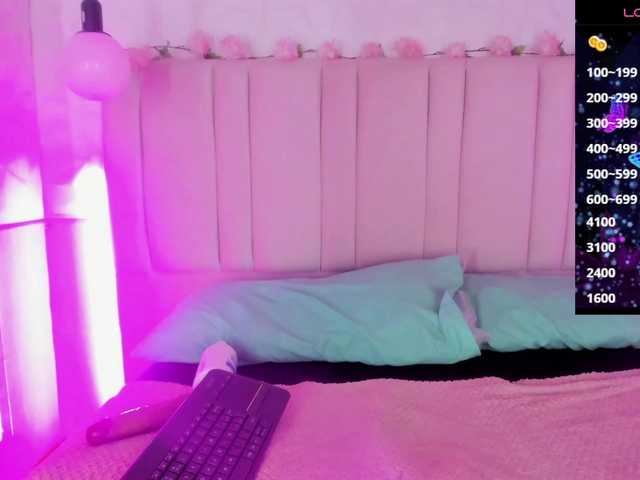 scarlet-snout live cam on BongaCams