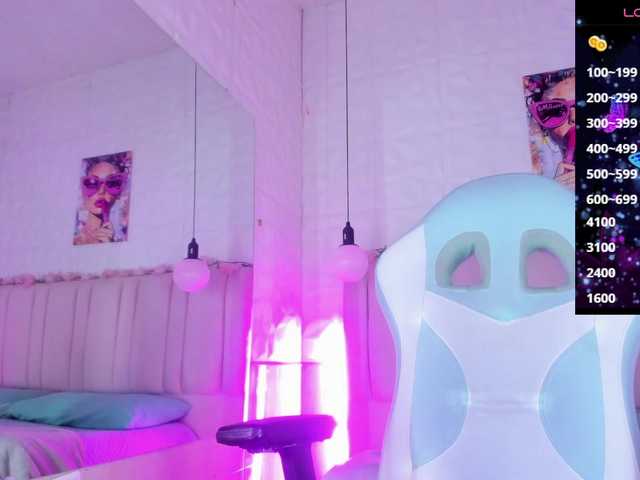scarlet-snout live cam on BongaCams