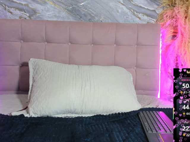 scarlet-snout live cam on BongaCams