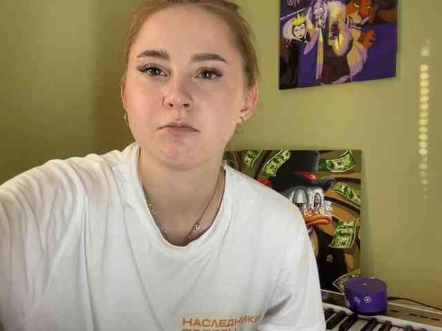 Shonamccadams's cam show statistics and live stream