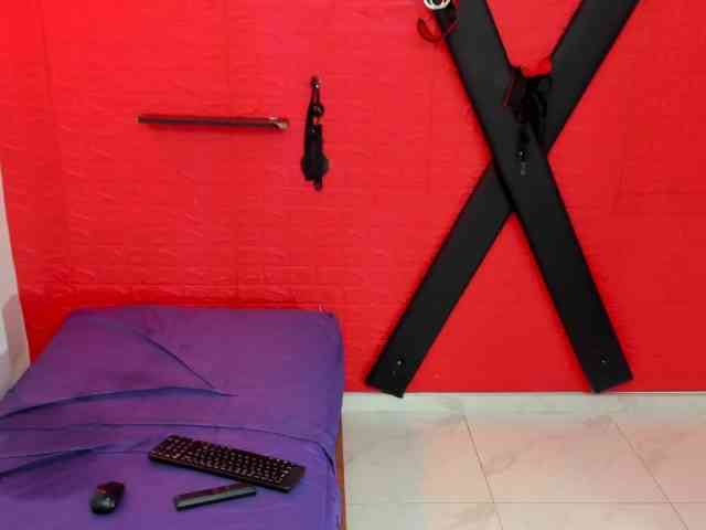 Model: bdsmforever18