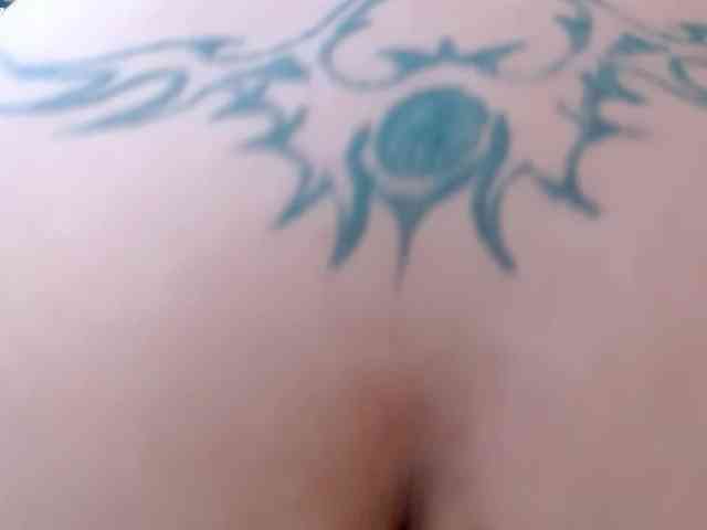 evaleribigtits18 webcam