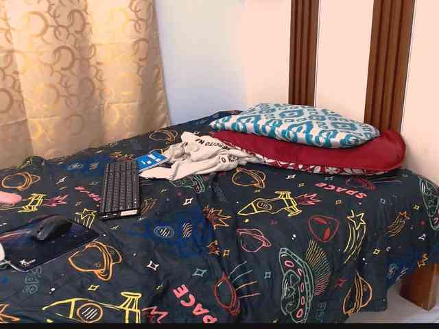evaleribigtits18 webcam