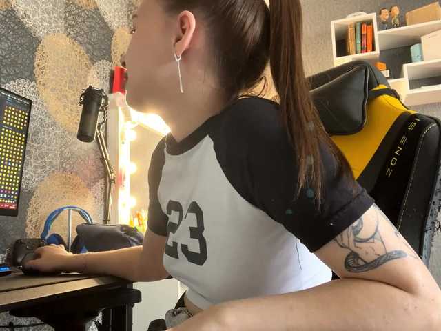 LeanneBleicher live cam on BongaCams