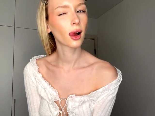 DelsieBrozell live cam on BongaCams