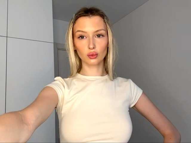 DelsieBrozell live cam on BongaCams