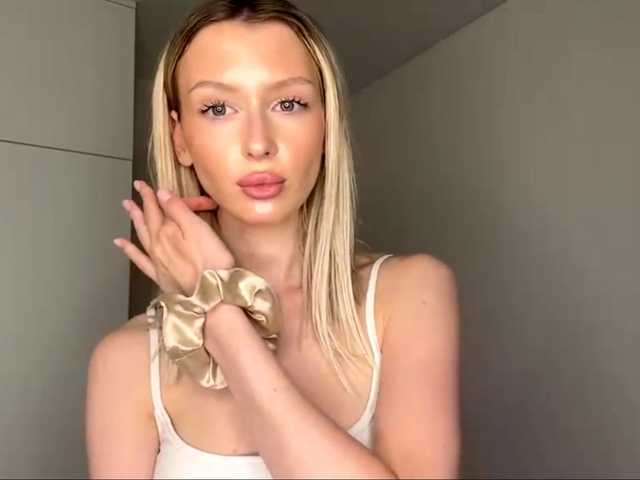 DelsieBrozell live cam on BongaCams