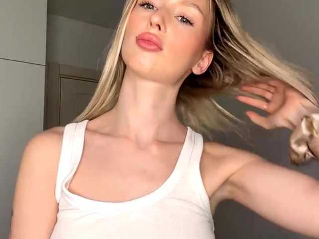 DelsieBrozell live cam on BongaCams