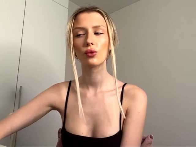 DelsieBrozell live cam on BongaCams
