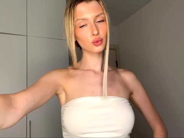 DelsieBrozell live cam on BongaCams
