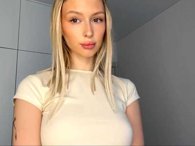 DelsieBrozell live cam on BongaCams