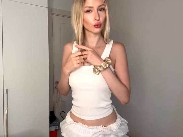 DelsieBrozell live cam on BongaCams