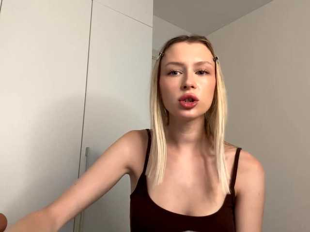 DelsieBrozell live cam on BongaCams