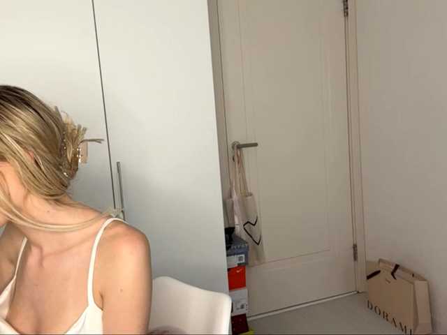 DelsieBrozell live cam on BongaCams