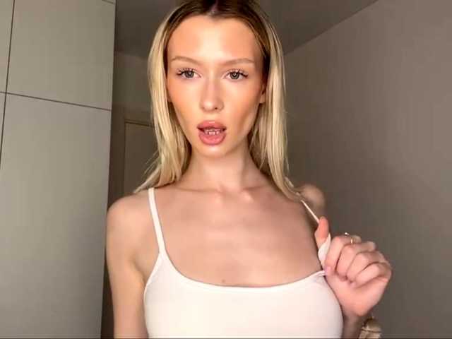DelsieBrozell live cam on BongaCams