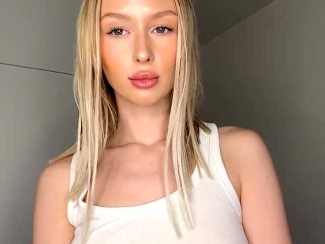DelsieBrozell live cam on BongaCams