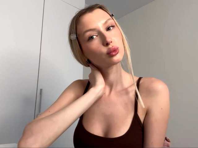 DelsieBrozell live cam on BongaCams