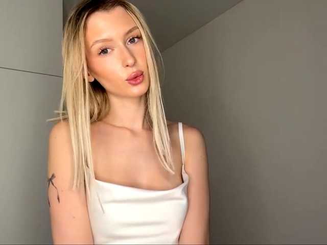 DelsieBrozell live cam on BongaCams